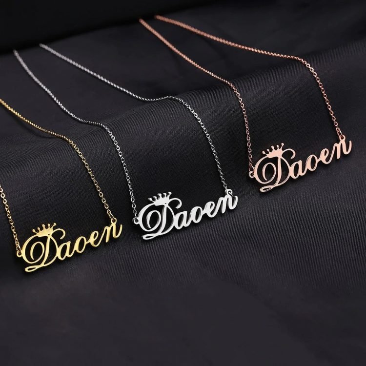 customized cursive font crown name necklace
