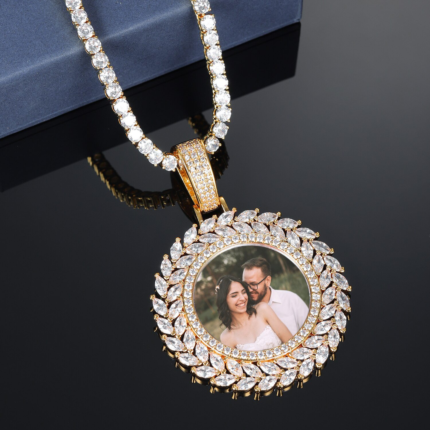 Laurel Leaves Photo Necklace - Image 3