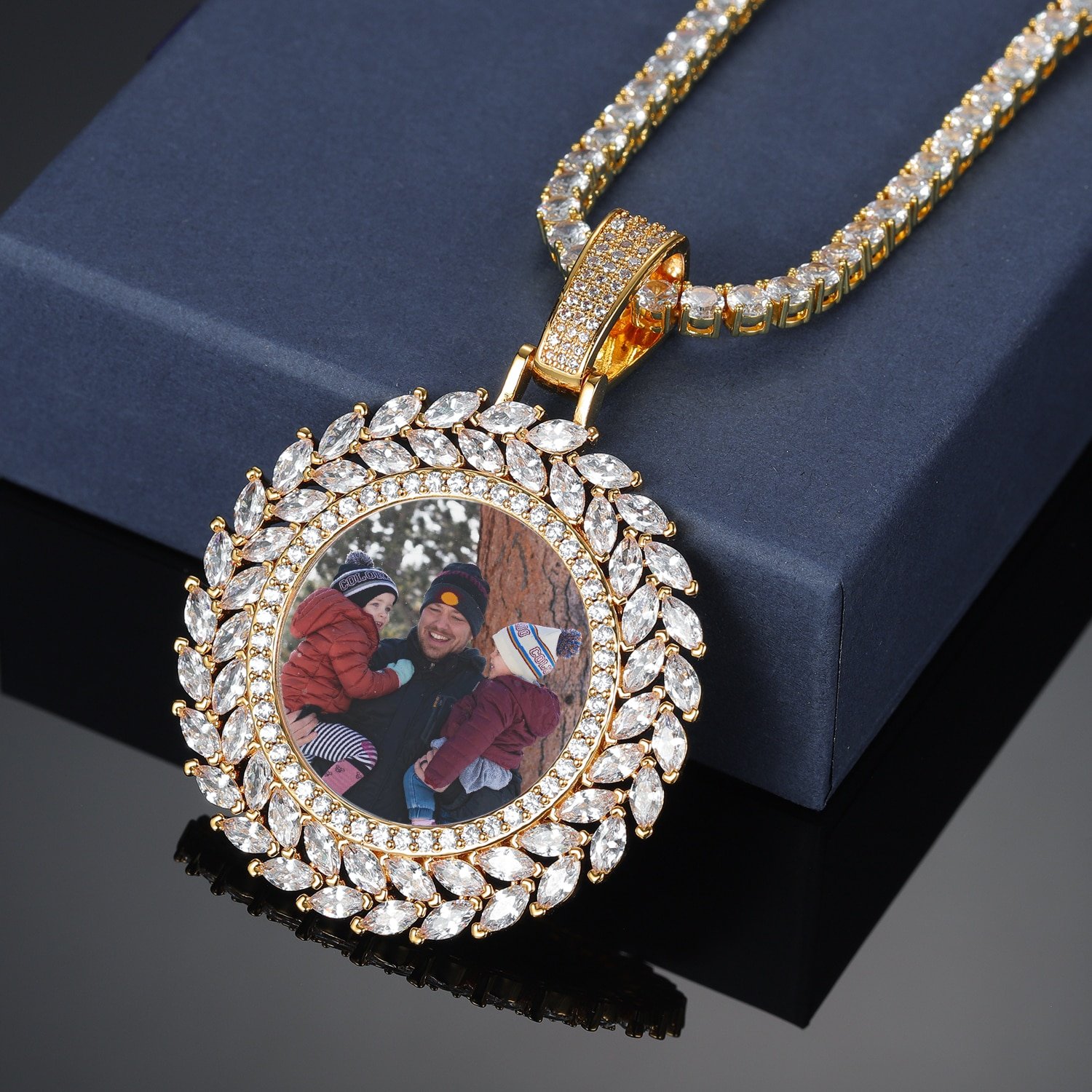 Laurel Leaves Photo Necklace - Image 4