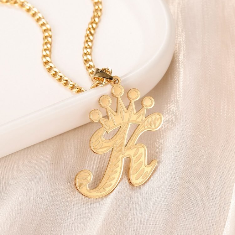 Personalized Simple Looking Single Capital Initial Pendant Charm One Letter Crown Nameplate Unique Design Pendant Chain For Women High Quality Jewelry For Women