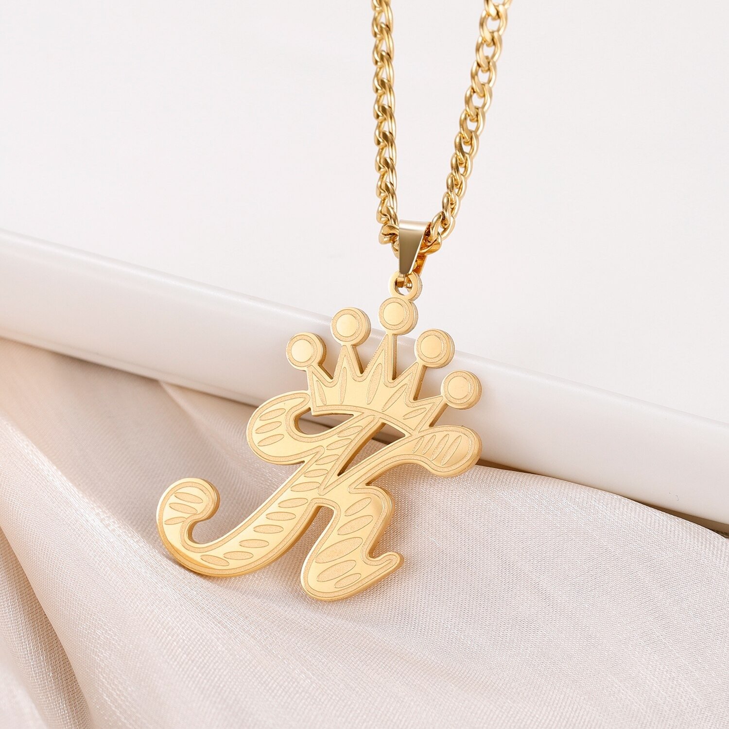 Crown English Letter Pendant Charm Premium Quality Custom Made to Order Crown On One English Capital Initial Pendant Charm Crown Unique Personalized Jewelry Necklace For Royal Jewelry