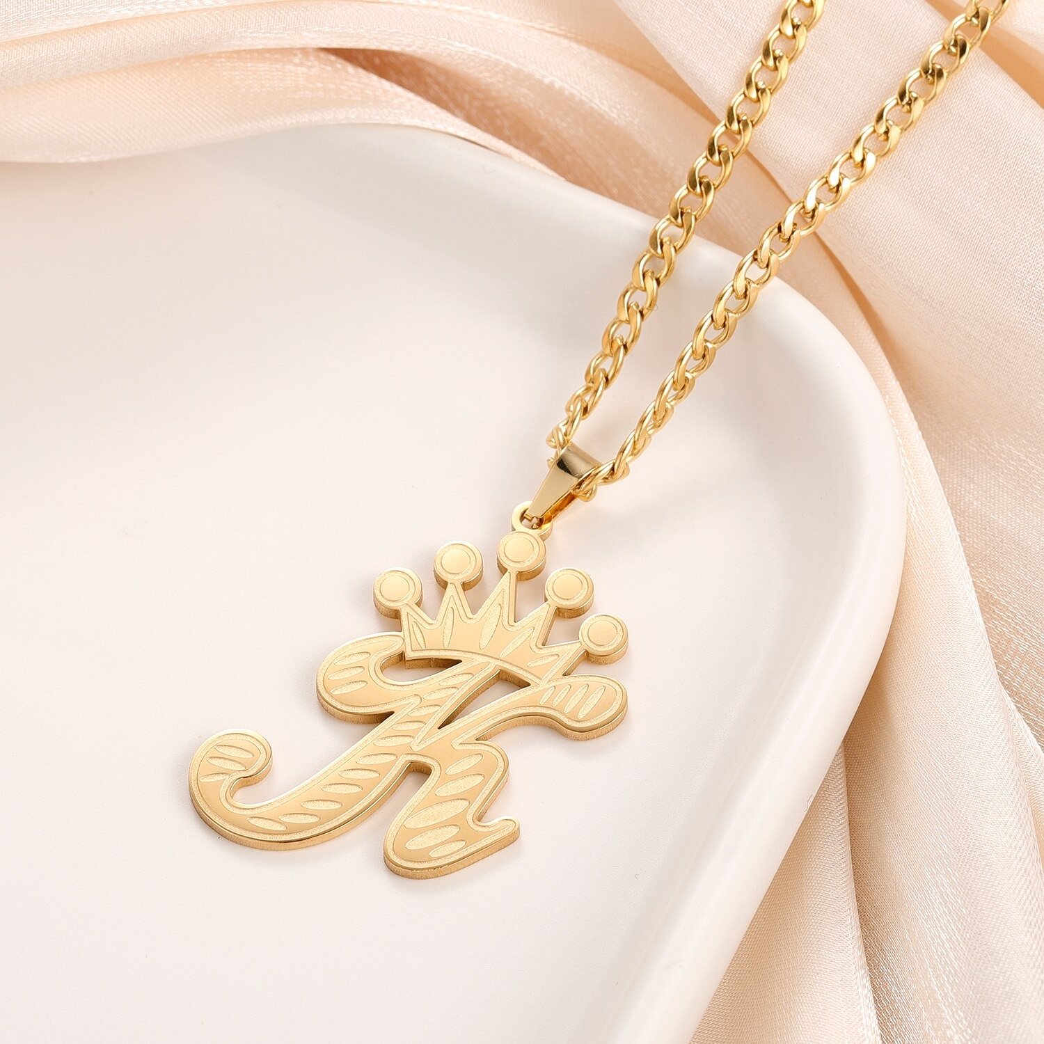 Custom Crown Single English Letter Pendant Necklace Premium Quality Custom One English Capital Initial Pendant Charm Crown Unique Personalized Jewelry Necklace For Ladies