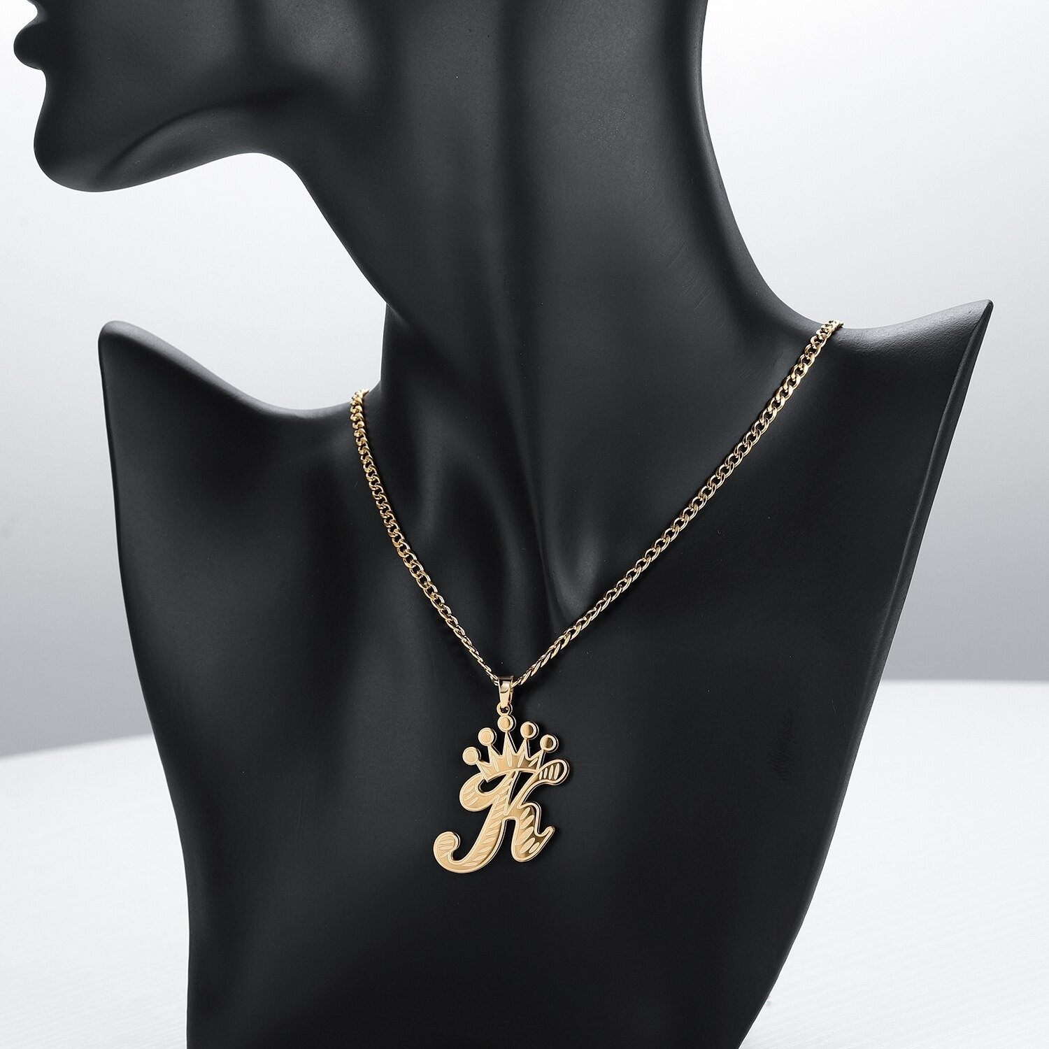 High Quality Stainless Steel Jewelry Personalized Simple Looking Single Capital Initial Pendant Charm One Letter Crown Nameplate Unique Design Pendant Charm For Women