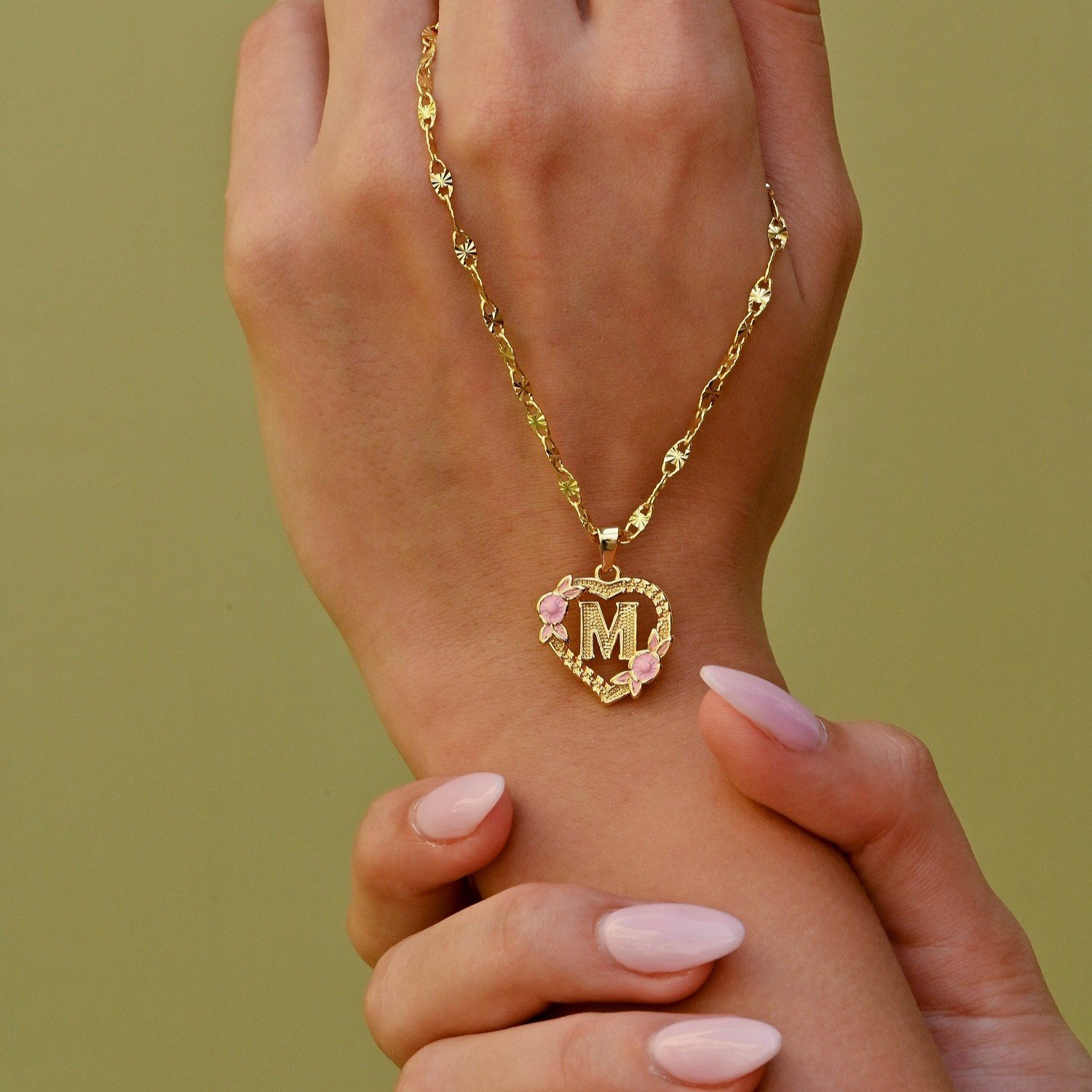 Floral heart initial necklace is stylish floral english initial heart designed pendant chain with English letter heart pendant charm jewelry gift to best friend 2